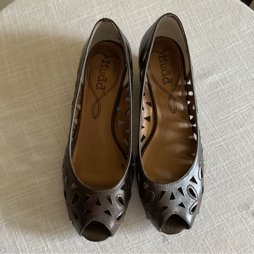 Mudd Size 7 Brown Peekaboo Toe Shoe with Box